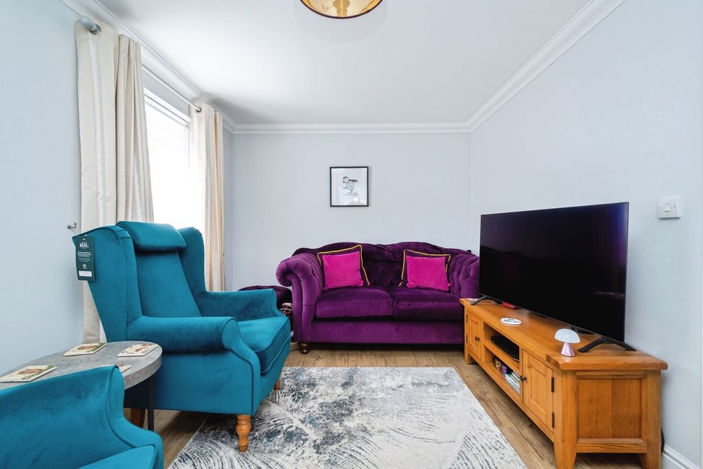 Property photo 3 of 13 Sitting Room.
