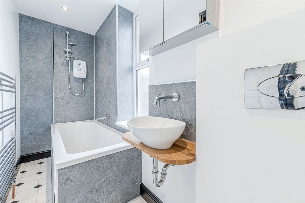 Property photo 1 of 12 Bathroom