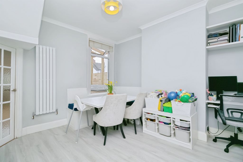 Property photo 3 of 19