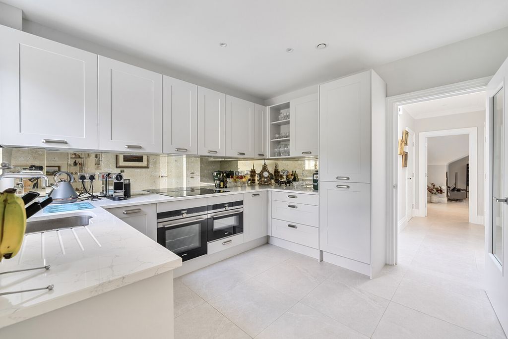 Property photo 2 of 17 1301846-8-683E023...