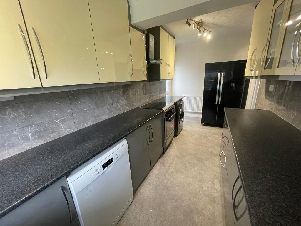 Property photo 2 of 10 Kitchen