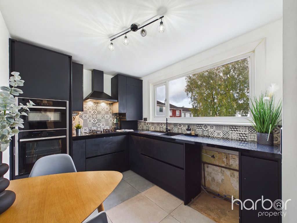 Property photo 3 of 18 5382064