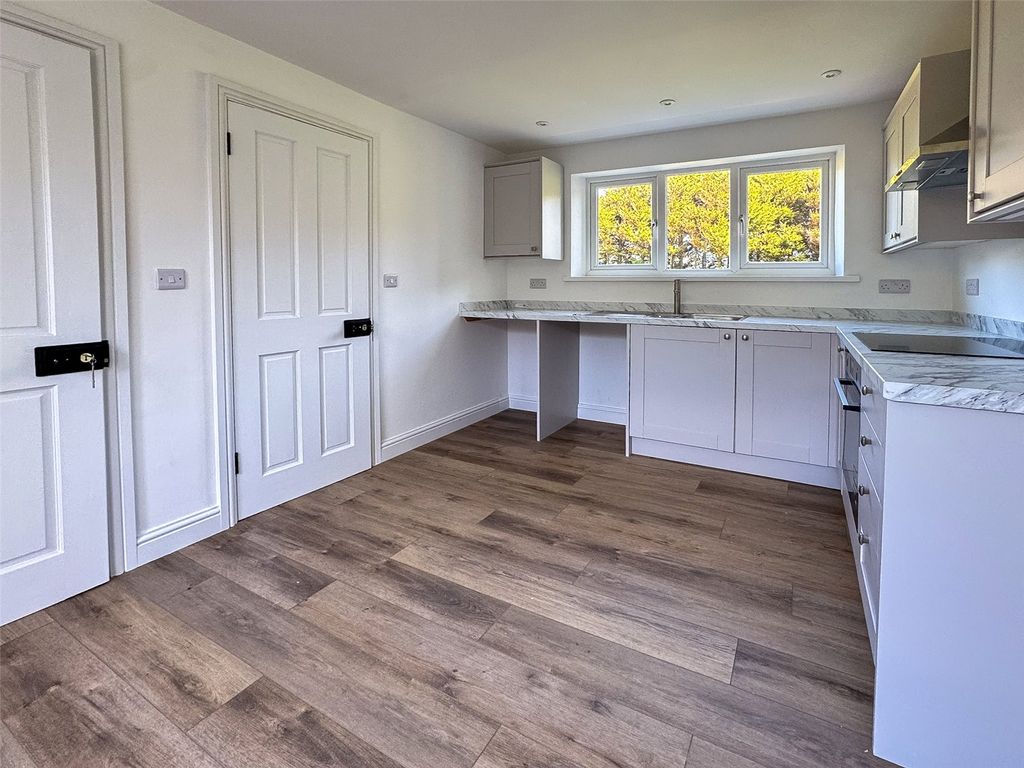 Property photo 3 of 23 Picture No. 08