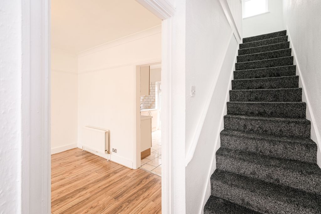 Property photo 2 of 19 Entrance