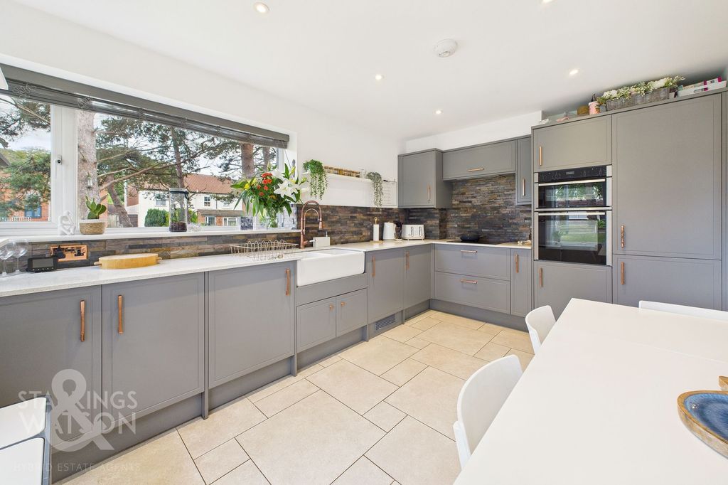 Property photo 3 of 31