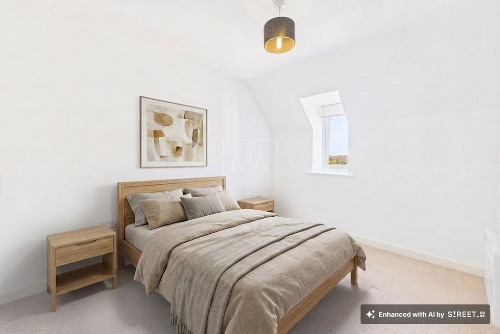 Property photo 3 of 12 Main Bedroom