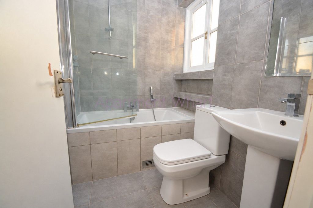 Property photo 3 of 3