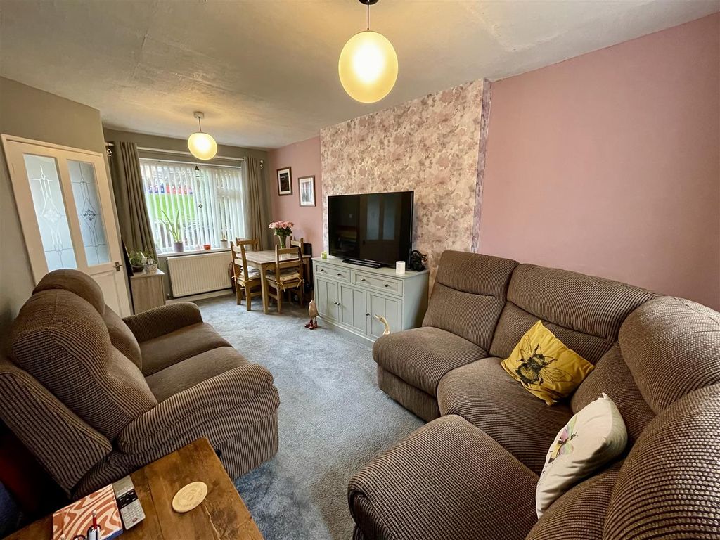 Property photo 2 of 16 Lounge/Diner