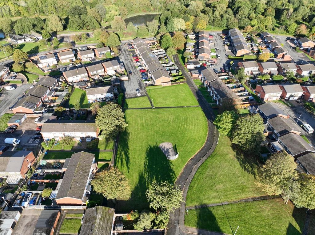 Property photo 2 of 16 Purbrook, Tamworth B77 2Np Nb 14.Jpg
