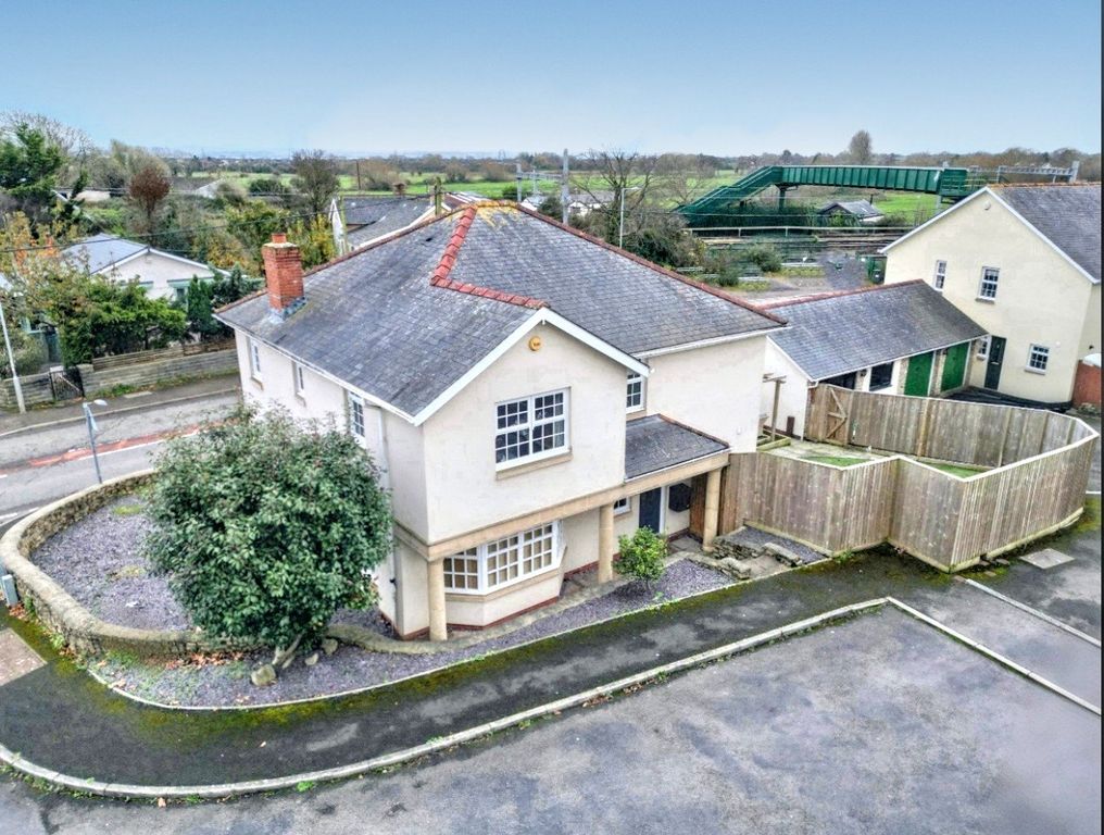 Property photo 1 of 24 4 Bedroom En-Suite Family Home With An Impressive Kitchen