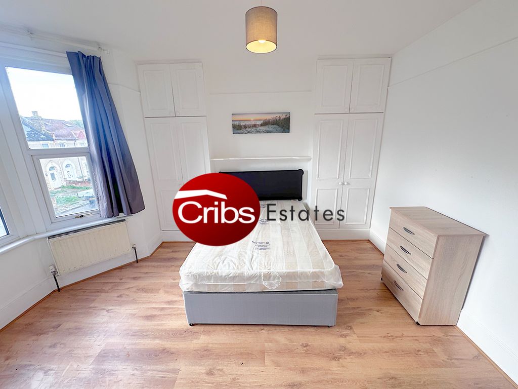 Property photo 1 of 8 Double Bedroom Available In Se6 ( Couple Welcome )