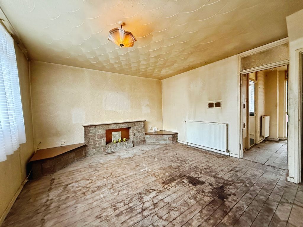 Property photo 2 of 6 Livingroom