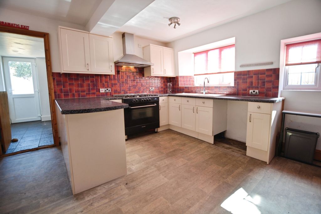 Property photo 2 of 12 Kitchen Diner