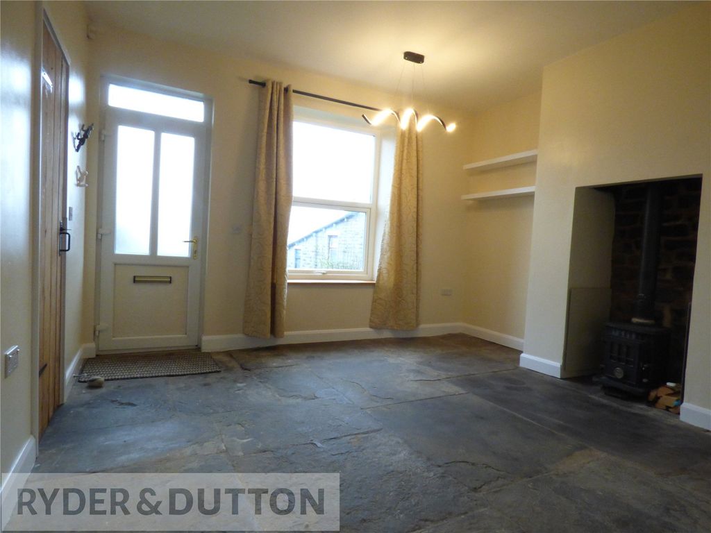 Property photo 3 of 19 Lounge