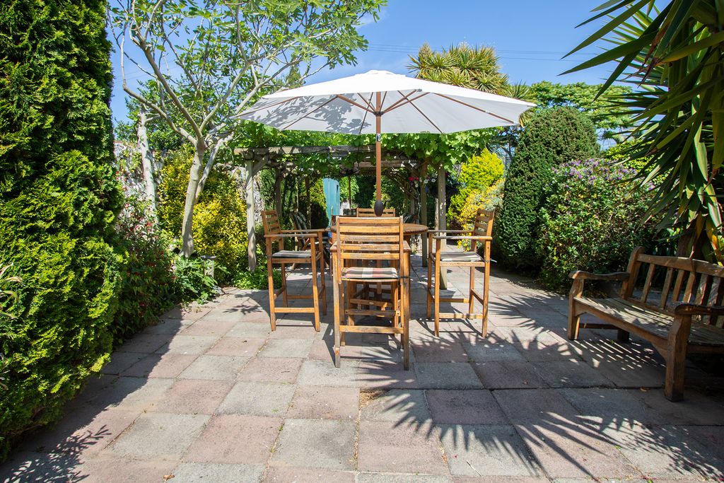 Additional image 13 of 5 bed detached house for saleRoute De La Charruee, Vale, Guernsey GY6