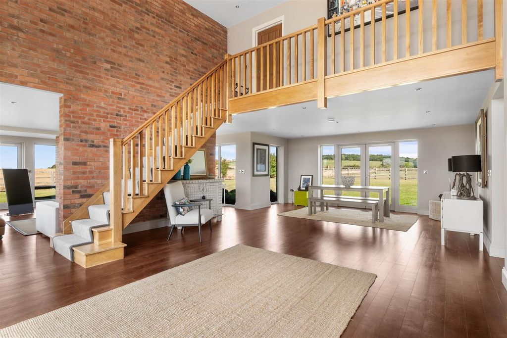 Property photo 2 of 37