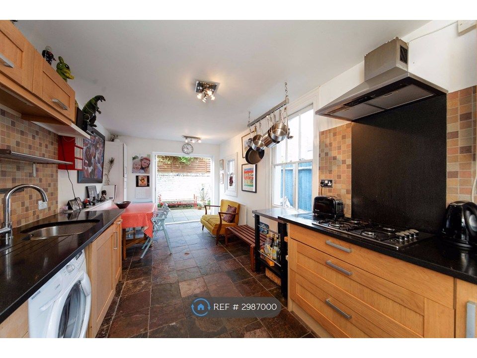Property photo 2 of 10 Kitchen