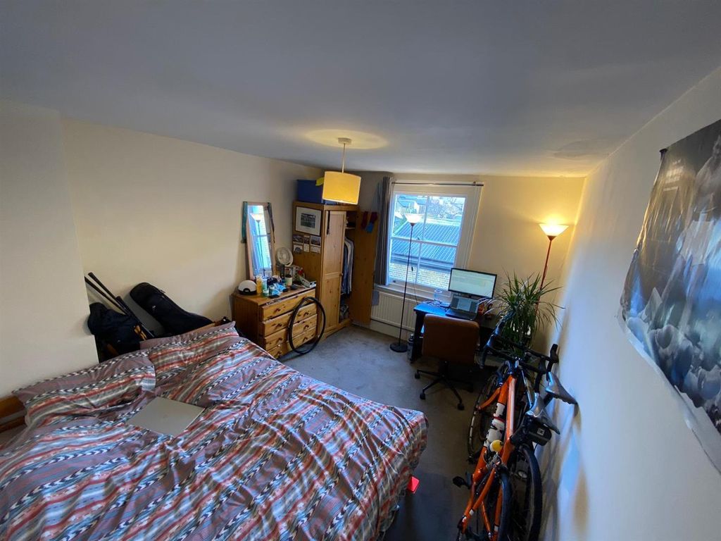 Property photo 2 of 12 Bedroom 1