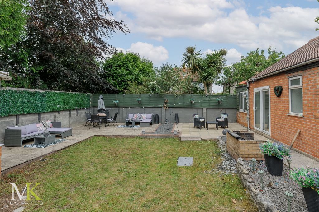 Property photo 2 of 20