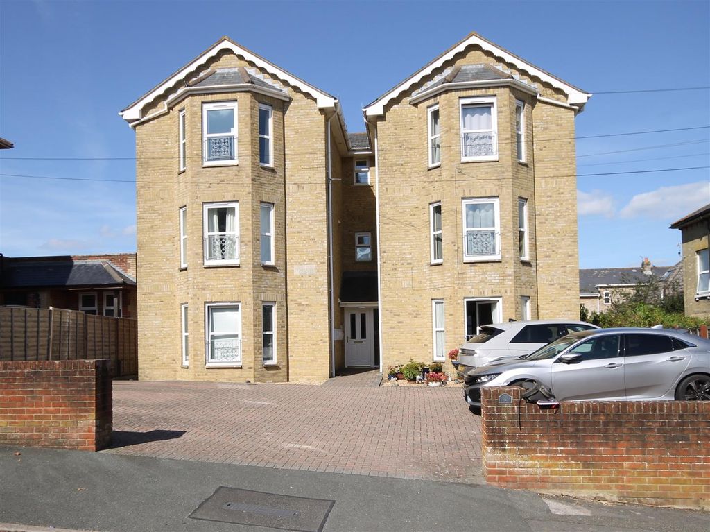 Property photo 1 of 7 Front