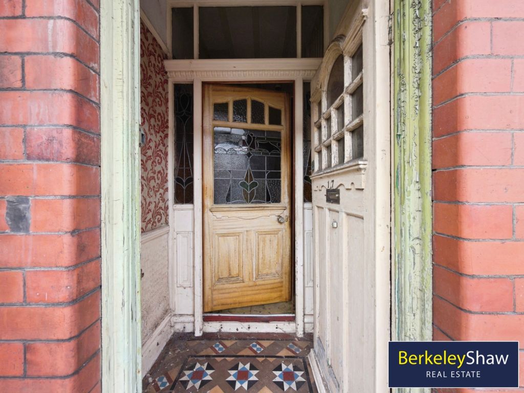 Property photo 2 of 21 Entrance