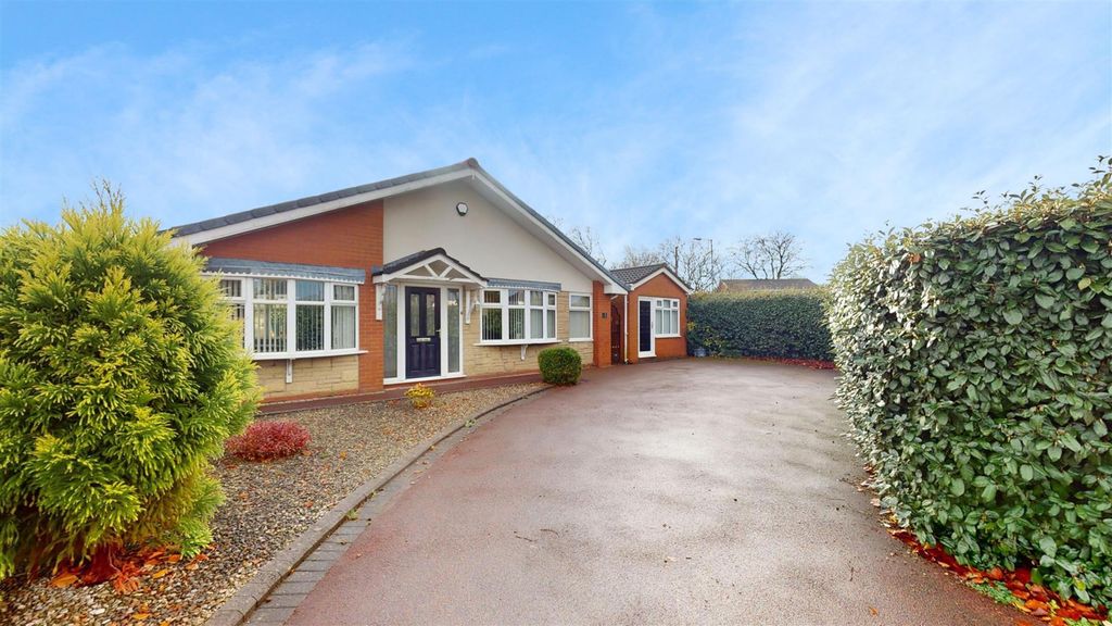 Property photo 1 of 28 Tern Way, For Sale