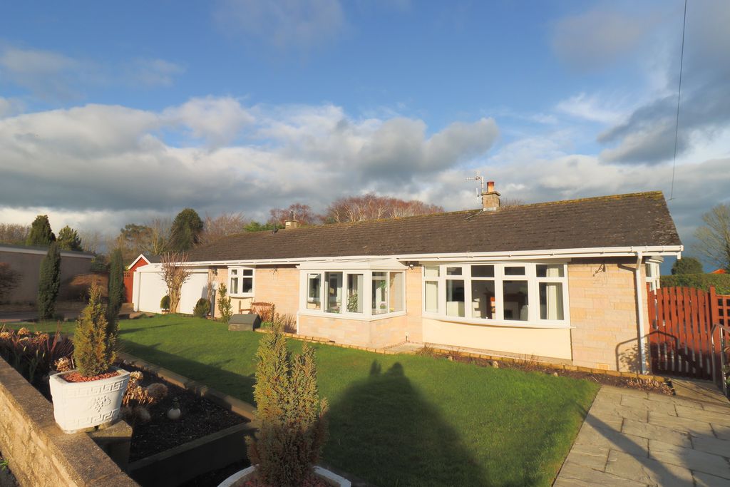 Property photo 1 of 33