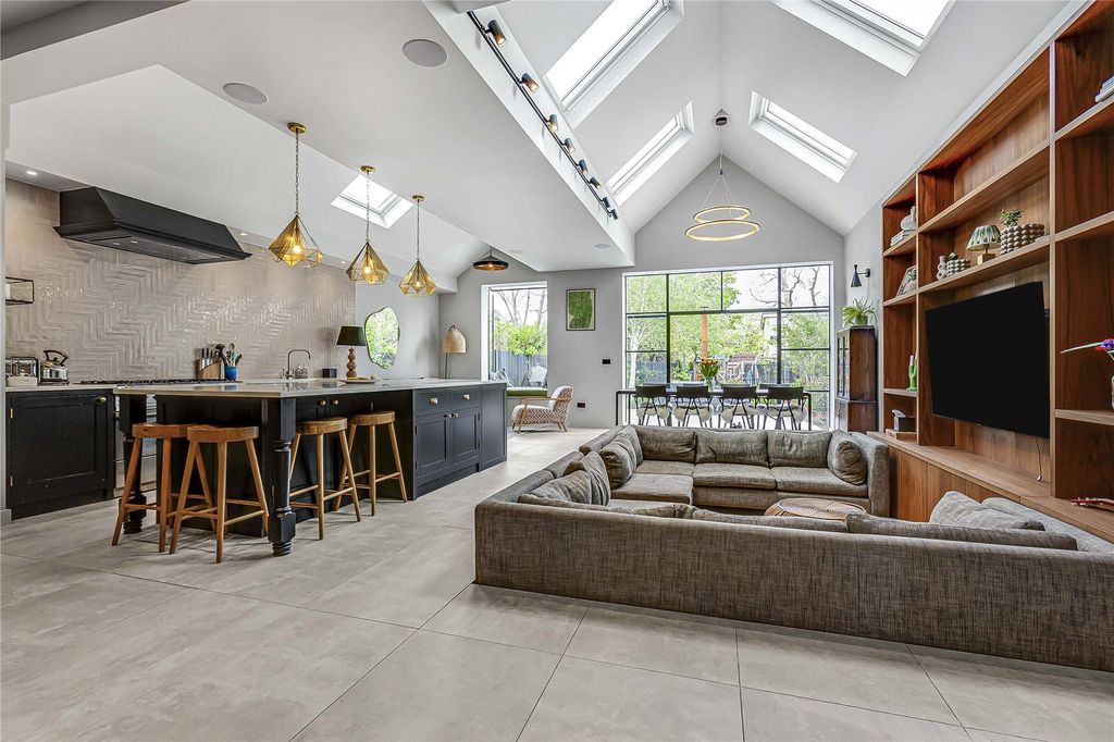 Property photo 3 of 14 Open Plan Kitchen