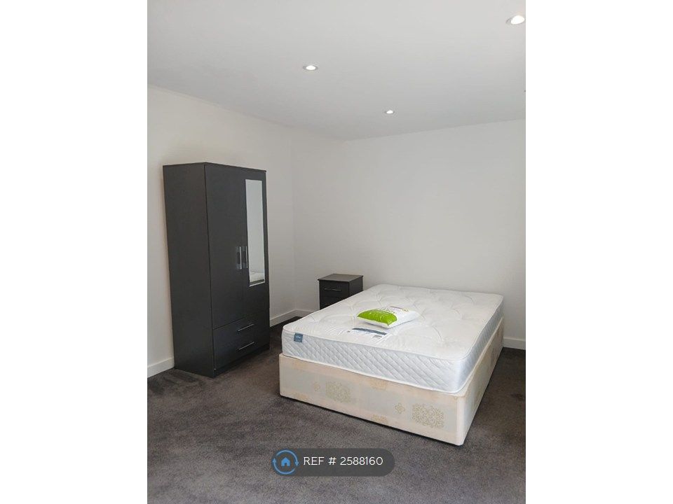 Property photo 2 of 9 Double Bedroom