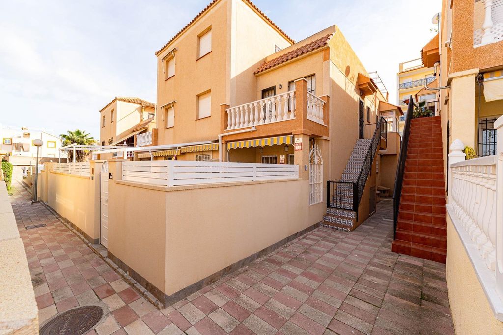 Property photo 2 of 33