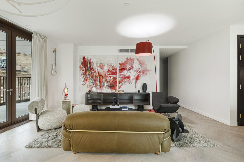 Property photo 1 of 15 Living Room