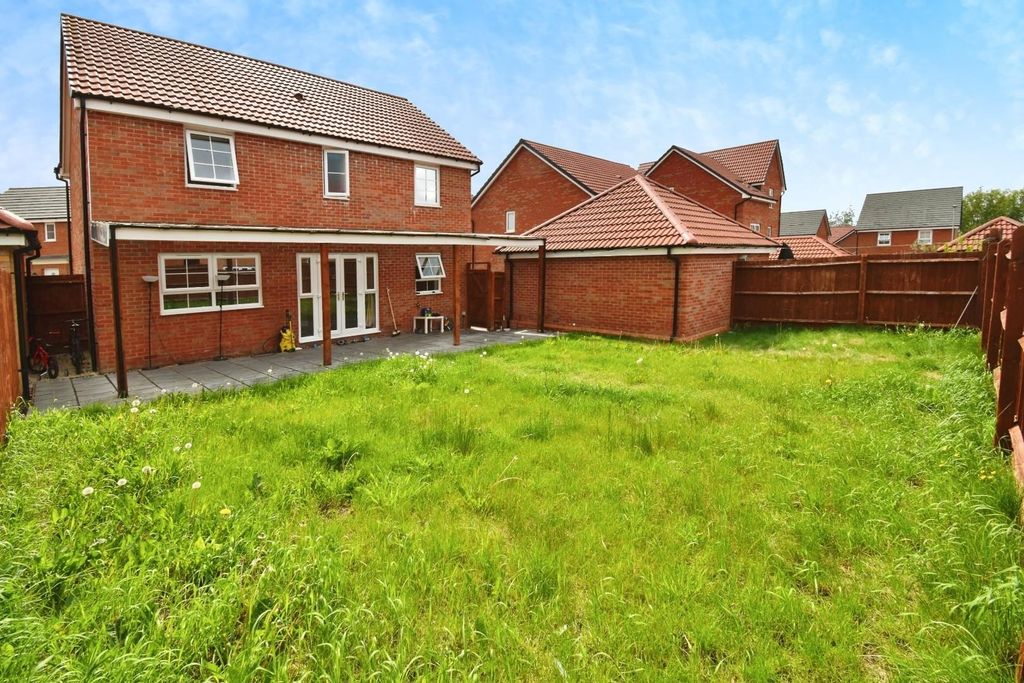 Property photo 3 of 18 Garden