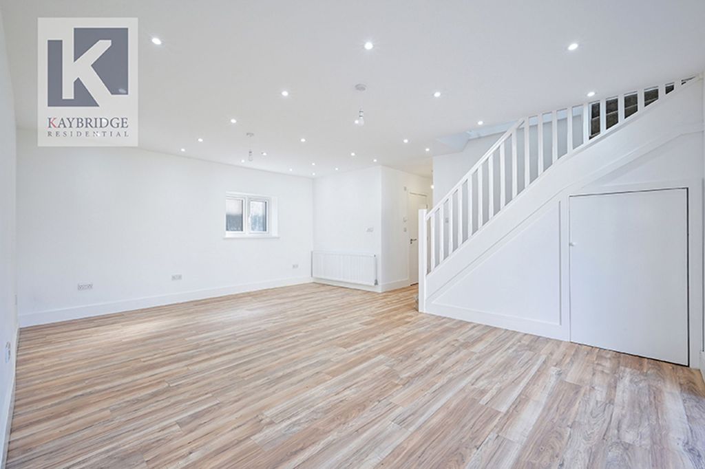 Property photo 3 of 20 Derek Avenue, Epsom