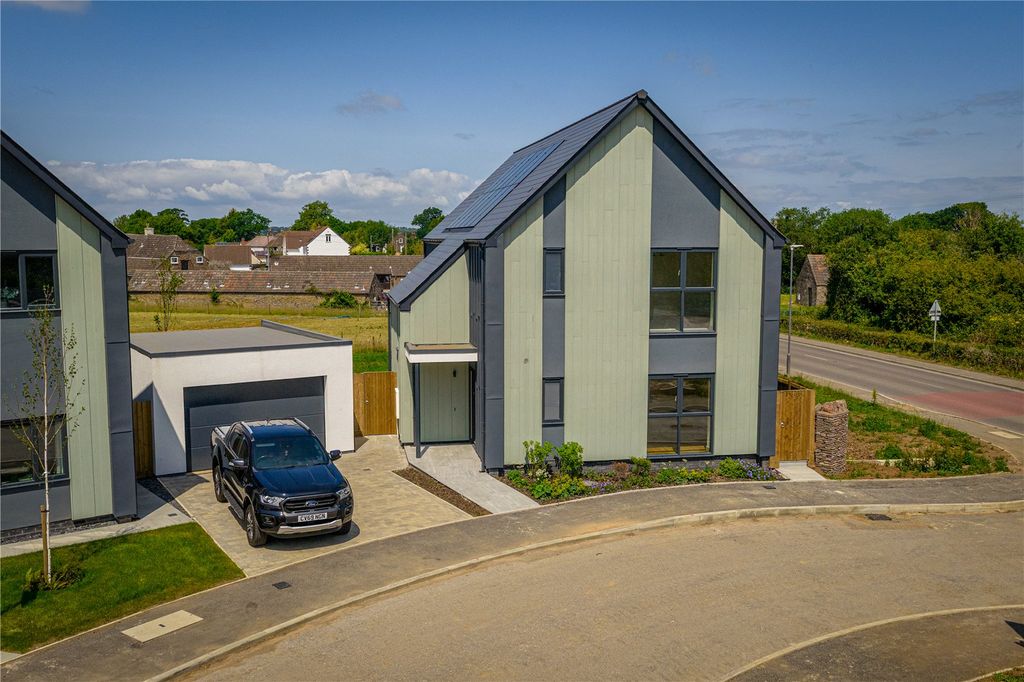 Property photo 1 of 13 House 1