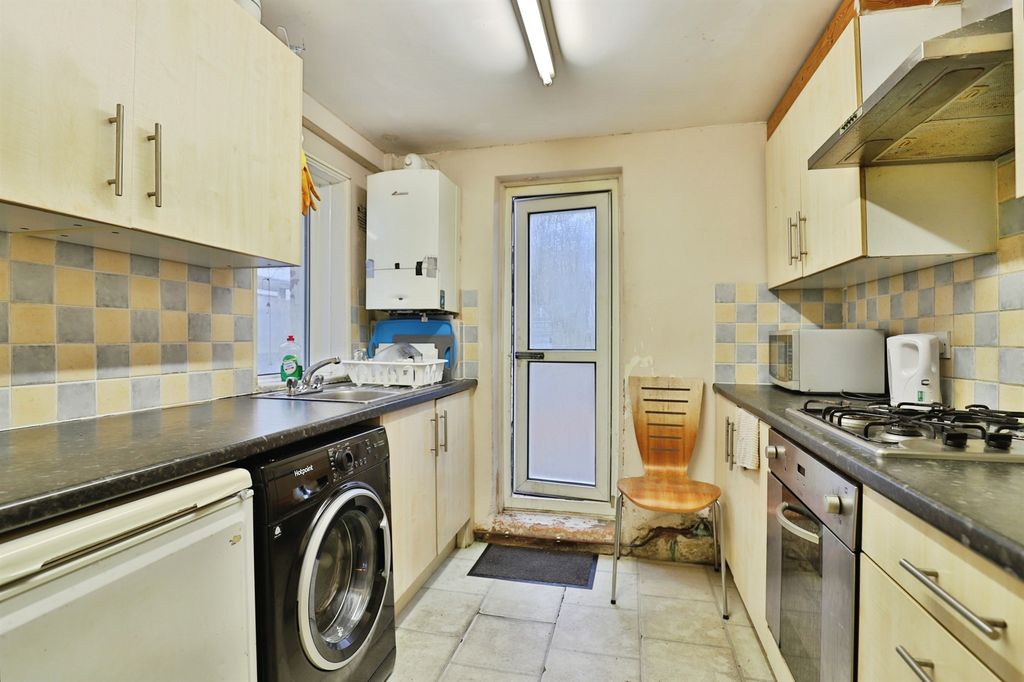 Property photo 3 of 17