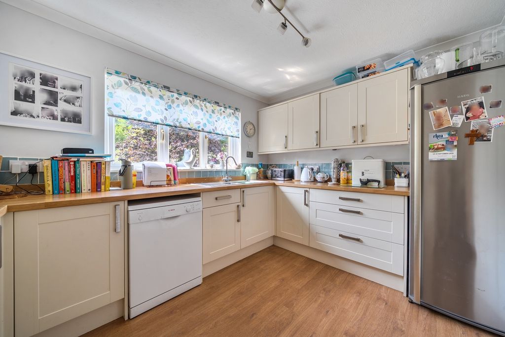 Property photo 2 of 21 13-6A70Bcfebb171-1499276-19Fc86224A300-18-2-1