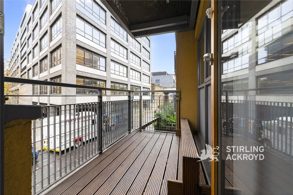 Property photo 3 of 18 Balcony