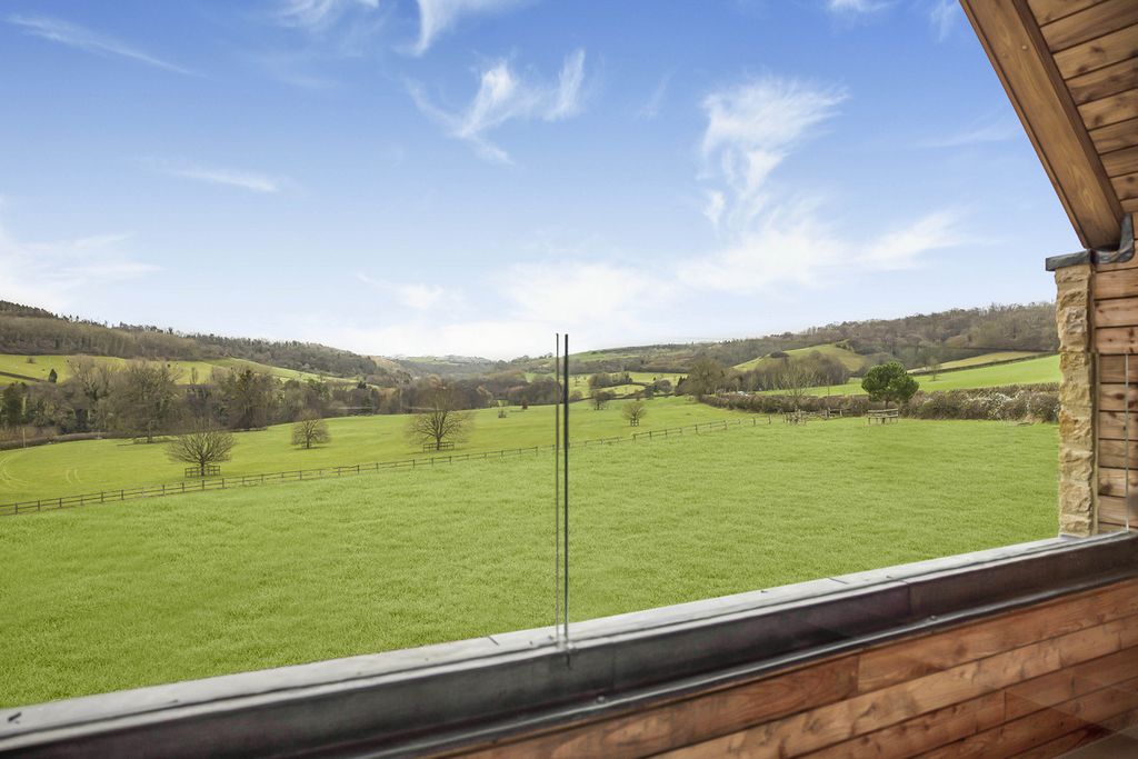 Property photo 3 of 28