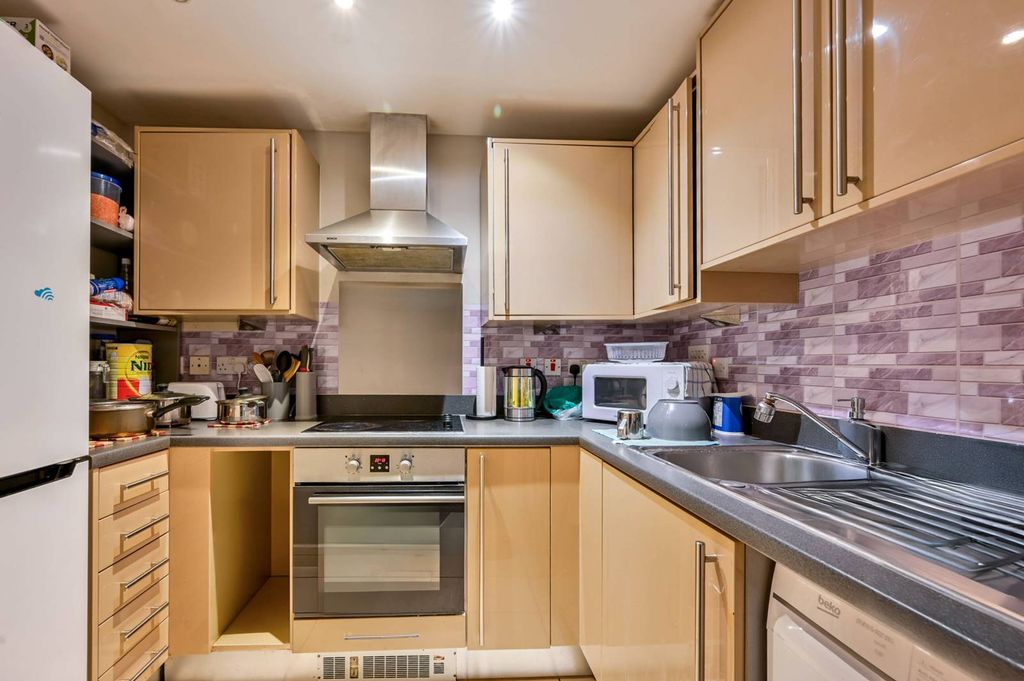 Property photo 1 of 9