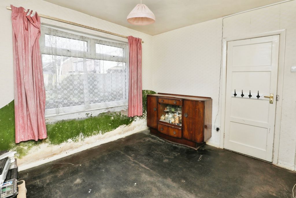 Property photo 3 of 16 Dining Room