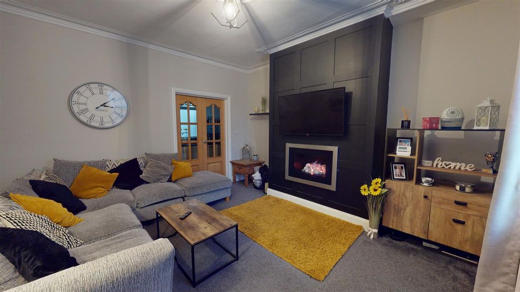 Property photo 2 of 10 Living Room