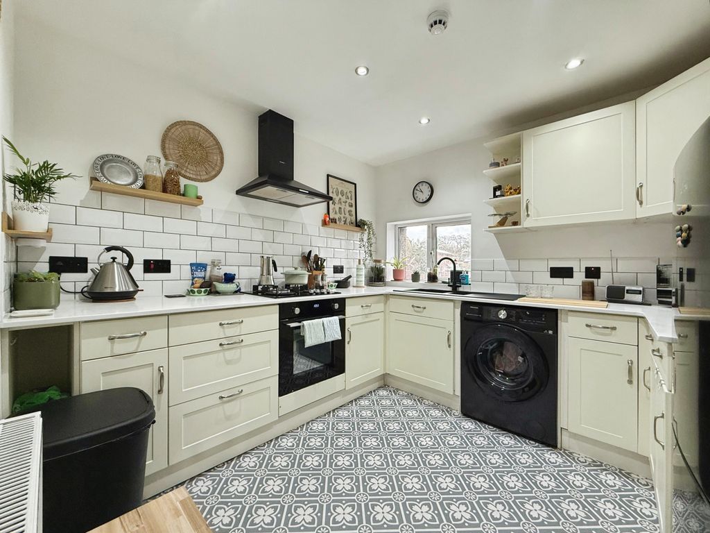 Property photo 1 of 10 Kitchen