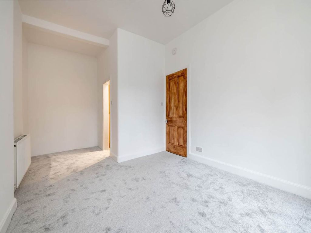 Property photo 3 of 10 76602_Downfieldplace_006