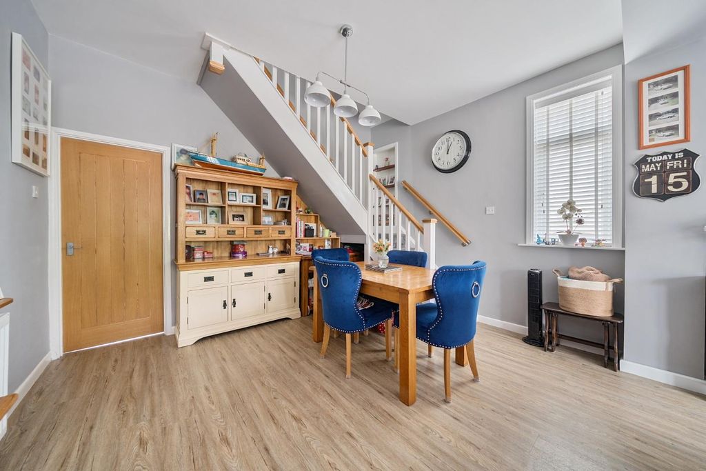 Property photo 3 of 37 1458697-21-6A0713F848A55-Arw-1.Jpg