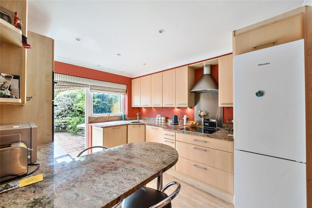 Property photo 3 of 20 Kitchen
