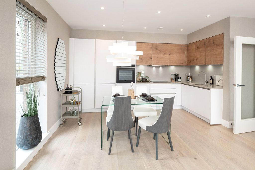 Property photo 3 of 13 Living/Kitchen