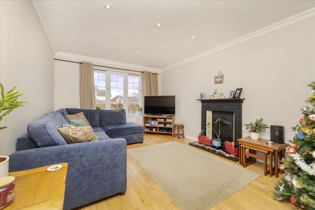 Property photo 2 of 33