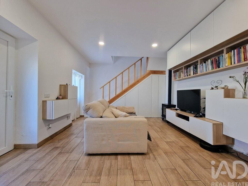Property photo 2 of 40