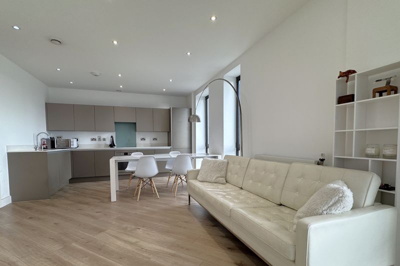 Property photo 1 of 11 Photo 8