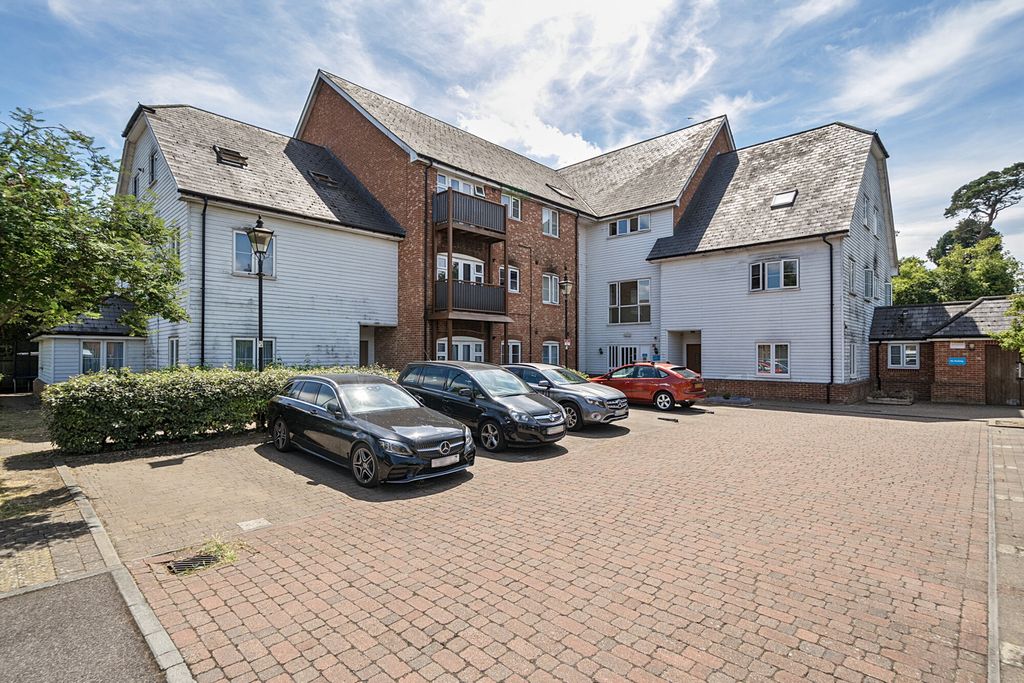 Property photo 1 of 12 External